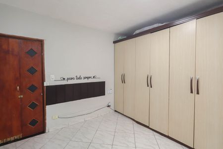 Casa à venda com 225m², 3 quartos e 2 vagasSuíte