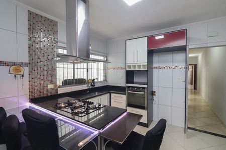 Casa à venda com 225m², 3 quartos e 2 vagasCozinha
