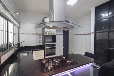 Casa à venda com 225m², 3 quartos e 2 vagasCozinha