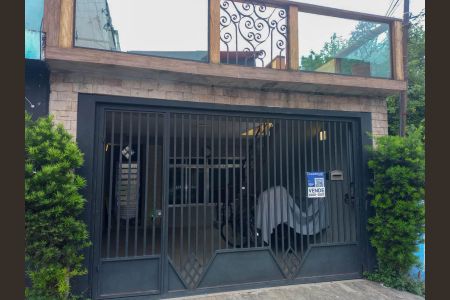 Casa à venda com 225m², 3 quartos e 2 vagasFachada