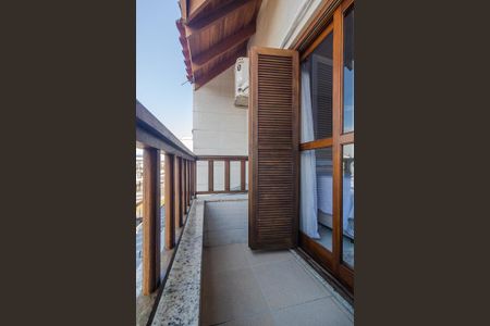 Casa à venda com 2 quartos, 80m² em Guarujá, Porto Alegre