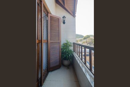 Casa à venda com 2 quartos, 80m² em Guarujá, Porto Alegre