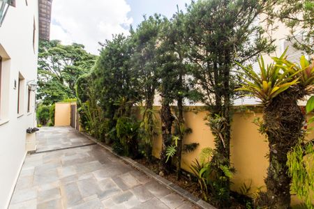 Casa de condomínio à venda com 521m², 4 quartos e 3 vagas Casa de condomínio à venda com 521m², 4 quartos e 3 vagasQuintal