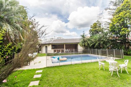 Casa de condomínio à venda com 521m², 4 quartos e 3 vagas Casa de condomínio à venda com 521m², 4 quartos e 3 vagasPiscina