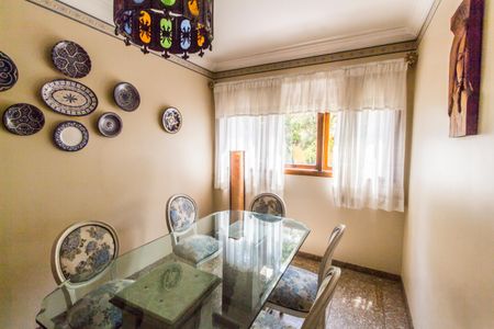 Casa de condomínio à venda com 521m², 4 quartos e 3 vagas Casa de condomínio à venda com 521m², 4 quartos e 3 vagasCopa