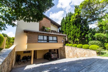 Casa de condomínio à venda com 521m², 4 quartos e 3 vagas Casa de condomínio à venda com 521m², 4 quartos e 3 vagasVista da Rua