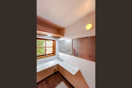 Casa à venda com 240m², 3 quartos e 3 vagasEscritório