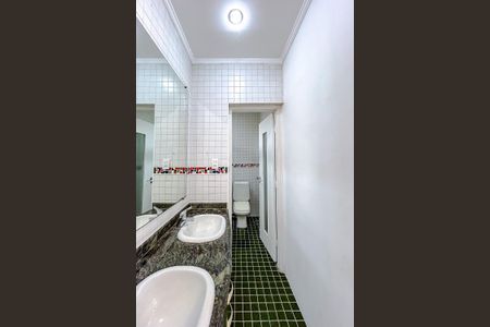 Casa à venda com 240m², 3 quartos e 3 vagasBanheiro da Suíte