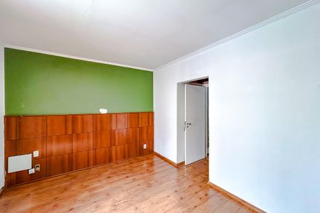 Casa à venda com 240m², 3 quartos e 3 vagasSuíte