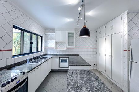 Casa à venda com 240m², 3 quartos e 3 vagasCozinha