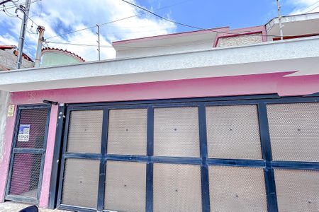 Casa à venda com 240m², 3 quartos e 3 vagasFachada com plaquinha