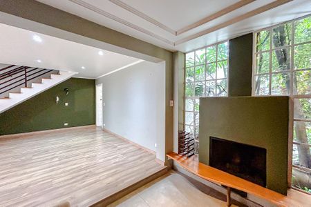 Casa à venda com 240m², 3 quartos e 3 vagasLareira