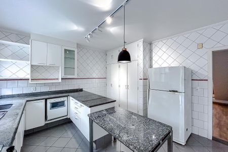 Casa à venda com 240m², 3 quartos e 3 vagasCozinha