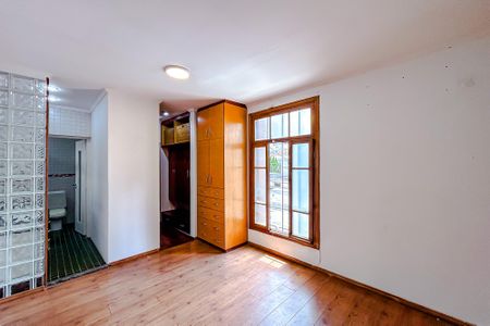 Casa à venda com 240m², 3 quartos e 3 vagasSuíte