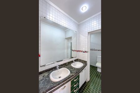 Casa à venda com 240m², 3 quartos e 3 vagasBanheiro da Suíte