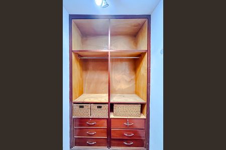 Casa à venda com 240m², 3 quartos e 3 vagasCloset da suíte