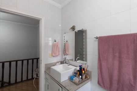 Casa à venda com 180m², 4 quartos e 2 vagasBanheiro 2