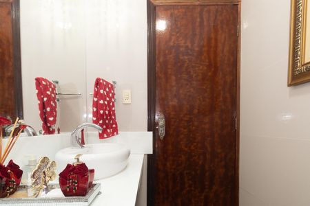 Casa à venda com 180m², 4 quartos e 2 vagasLavabo