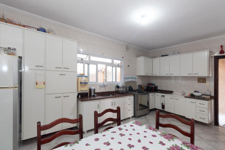 Casa à venda com 180m², 4 quartos e 2 vagasCozinha 