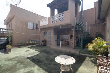 Casa à venda com 180m², 4 quartos e 2 vagasQuintal / Churrasqueira