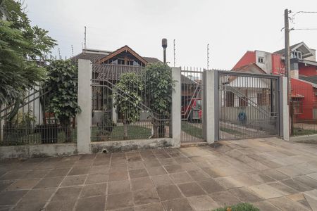 Casa à venda com 226m², 3 quartos e 3 vagasFachada