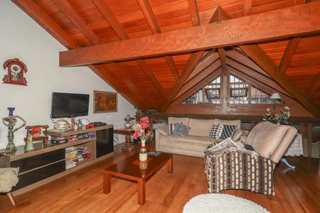 Casa à venda com 226m², 3 quartos e 3 vagasSala / Sótão