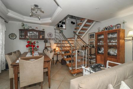 Sala de casa à venda com 3 quartos, 226m² em Sarandi, Porto Alegre