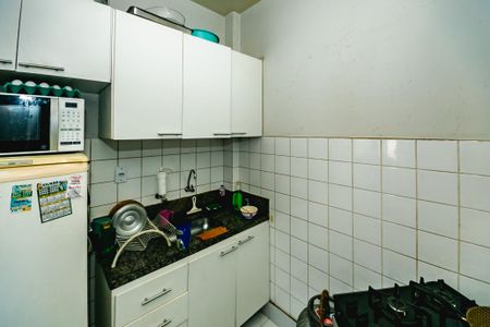 Apartamento à venda com 2 quartos, 48m² em Heliópolis, Belo Horizonte