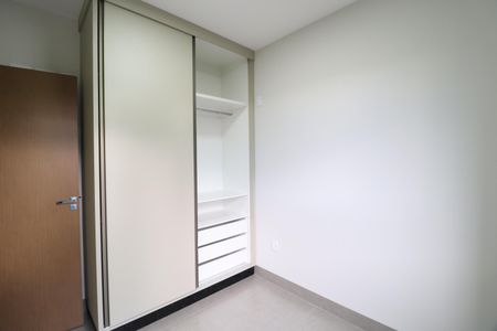 Quarto 1 de apartamento para alugar com 2 quartos, 66m² em Santa Mônica, Uberlândia