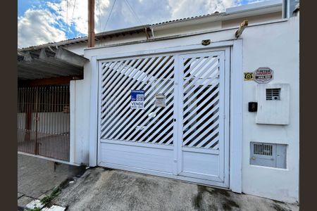Casa à venda com 90m², 2 quartos e 1 vaga Casa à venda com 90m², 2 quartos e 1 vagaFachada