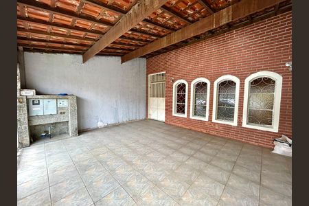 Casa à venda com 300m², 3 quartos e 2 vagasGaragem