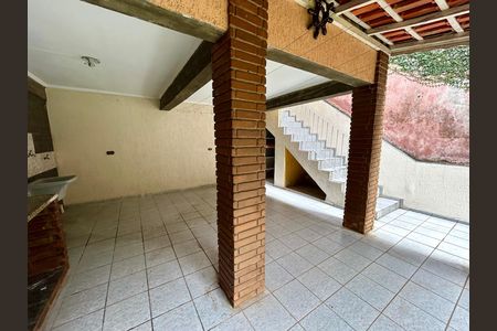 Casa à venda com 300m², 3 quartos e 2 vagasÁrea de Serviço e Churrasqueira 