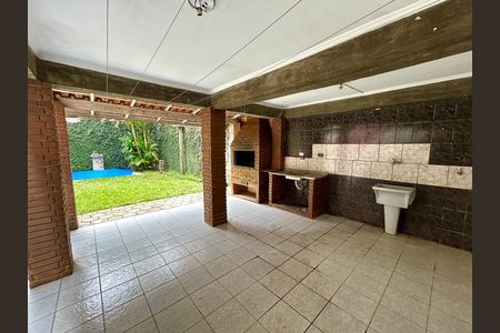 Casa à venda com 300m², 3 quartos e 2 vagasÁrea de Serviço e Churrasqueira 