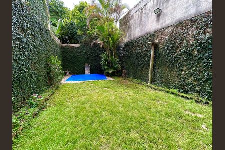 Casa à venda com 300m², 3 quartos e 2 vagasQuintal 