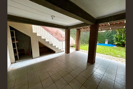Casa à venda com 300m², 3 quartos e 2 vagasÁrea de Serviço e Churrasqueira 