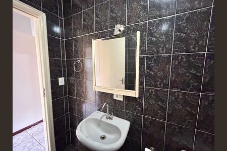 Casa à venda com 300m², 3 quartos e 2 vagasBanheiro 2