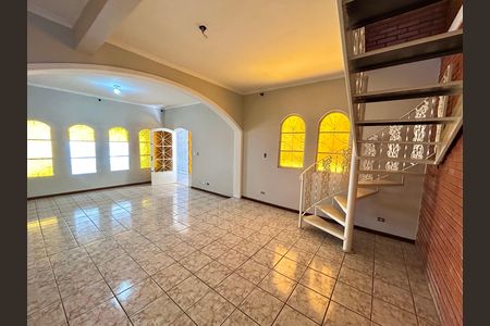 Casa à venda com 300m², 3 quartos e 2 vagasSala