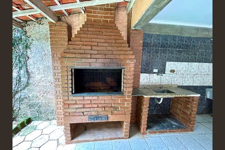 Casa à venda com 300m², 3 quartos e 2 vagasÁrea de Serviço e Churrasqueira 