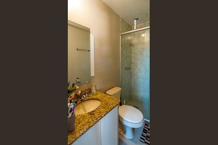 Banheiro suite  de apartamento para alugar com 2 quartos, 60m² em Azenha, Porto Alegre