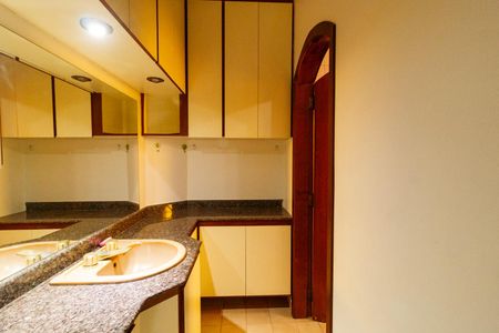 Casa para alugar com 400m², 5 quartos e 3 vagasBanheiro da Suíte