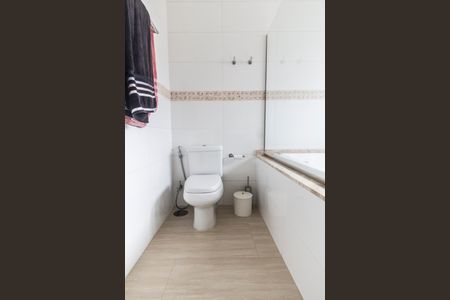 Casa de condomínio à venda com 368m², 3 quartos e 6 vagasBanheiro da Suíte