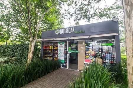 Casa de condomínio à venda com 368m², 3 quartos e 6 vagasMercado