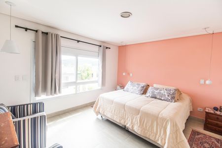 Casa de condomínio à venda com 368m², 3 quartos e 6 vagasSuíte