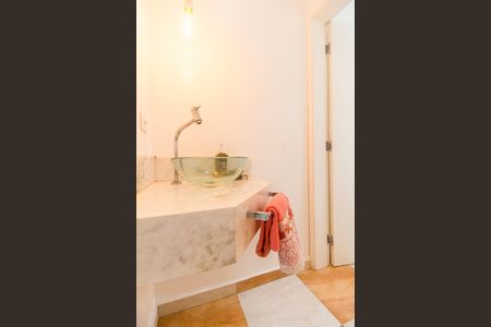 Casa de condomínio à venda com 368m², 3 quartos e 6 vagasLavabo