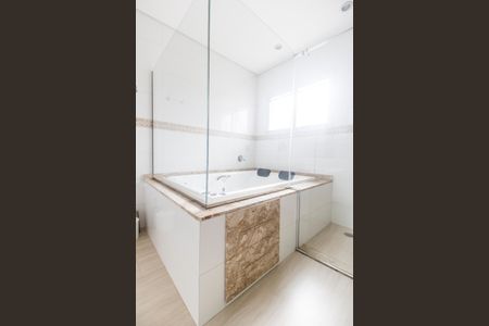 Casa de condomínio à venda com 368m², 3 quartos e 6 vagasBanheiro da Suíte