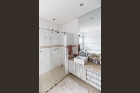 Casa de condomínio à venda com 368m², 3 quartos e 6 vagasBanheiro da Suíte