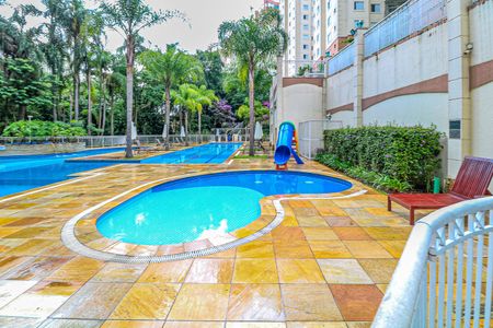 Apartamento à venda com 95m², 2 quartos e 2 vagasÁrea comum - Piscina