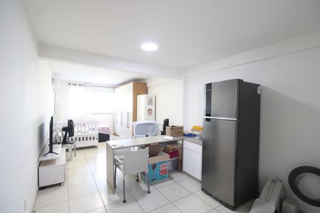 Sala de kitnet/studio para alugar com 1 quarto, 28m² em Freguesia (jacarepaguá), Rio de Janeiro
