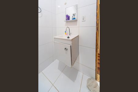 Casa à venda com 70m², 2 quartos e 2 vagas Casa à venda com 70m², 2 quartos e 2 vagasBanheiro Social