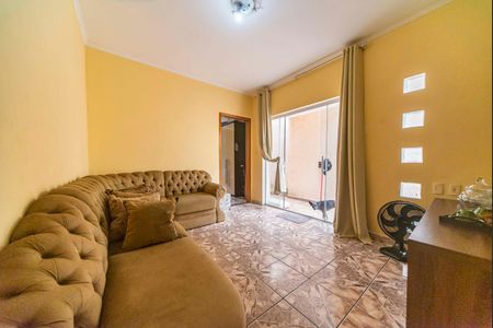 Casa à venda com 70m², 2 quartos e 2 vagas Casa à venda com 70m², 2 quartos e 2 vagasSala